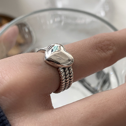 "Women's Retro Hollowed Heart Shape Ring in Pure Silver"